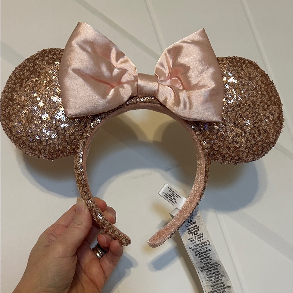 Disney Park Sequin Minnie Ears ✨